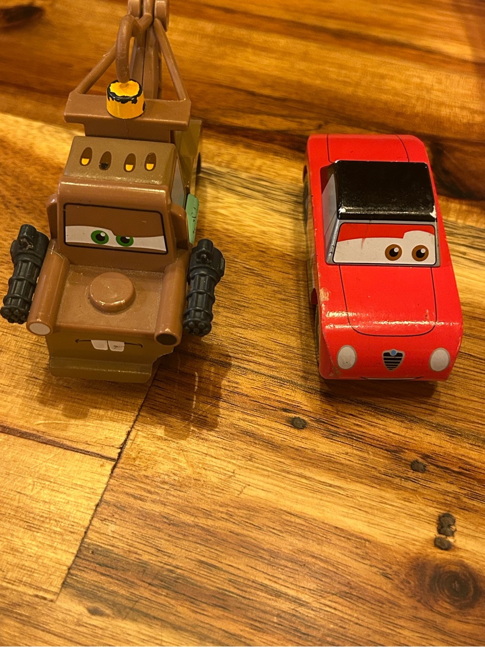 Disney Pixar Cars Wood Collection - Spy Mater & Giuseppe Motorosi (Toys R Us)